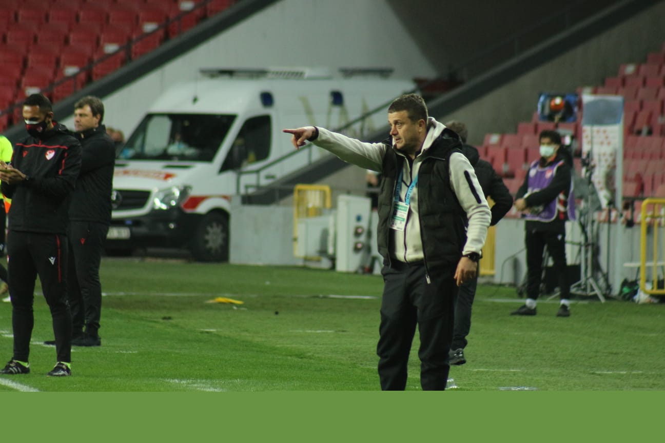 GZT Giresunsporumuzun tecrübeli Teknik Direktörü Hakan Keleş Samsunspor maçı sonrası önemli açıklamalarda bulundu.