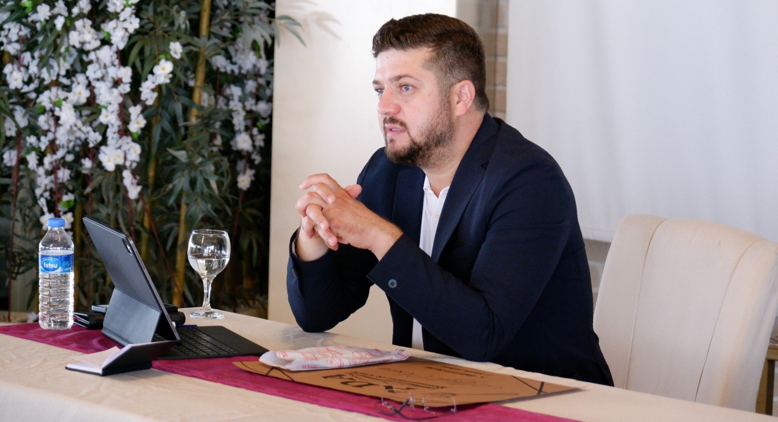 Basın sözcümüz Halil İbrahim Önal geçtiğimiz sezonlarda takımımızda forma giyen Aykut Demir’in alacaklarına ilişkin açıklamada bulundu. 