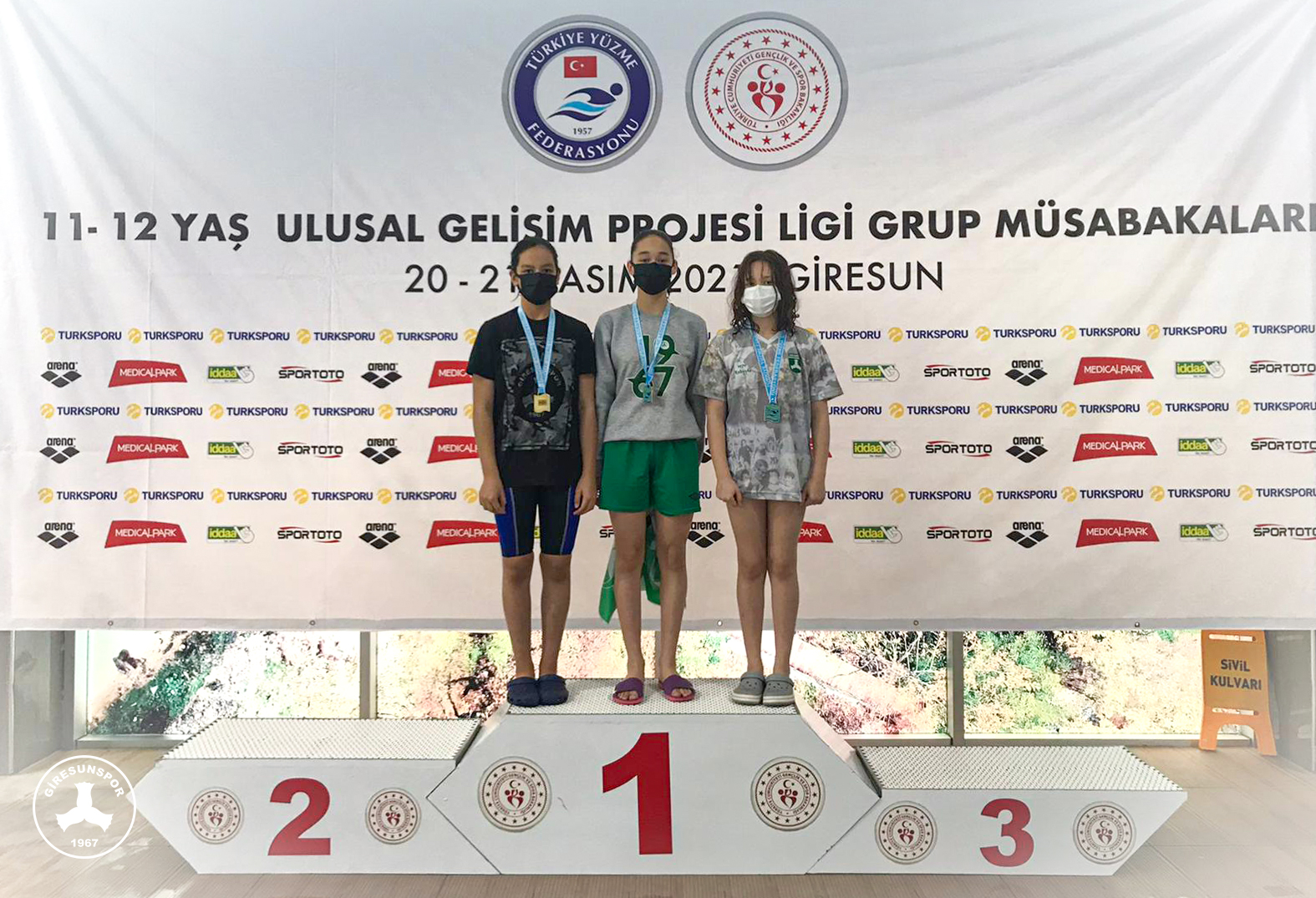 ÇOTANAK ARMALI YÜZÜCÜLERİMİZDEN BÖLGE ŞAMPİYONASINDA BÜYÜK BAŞARI