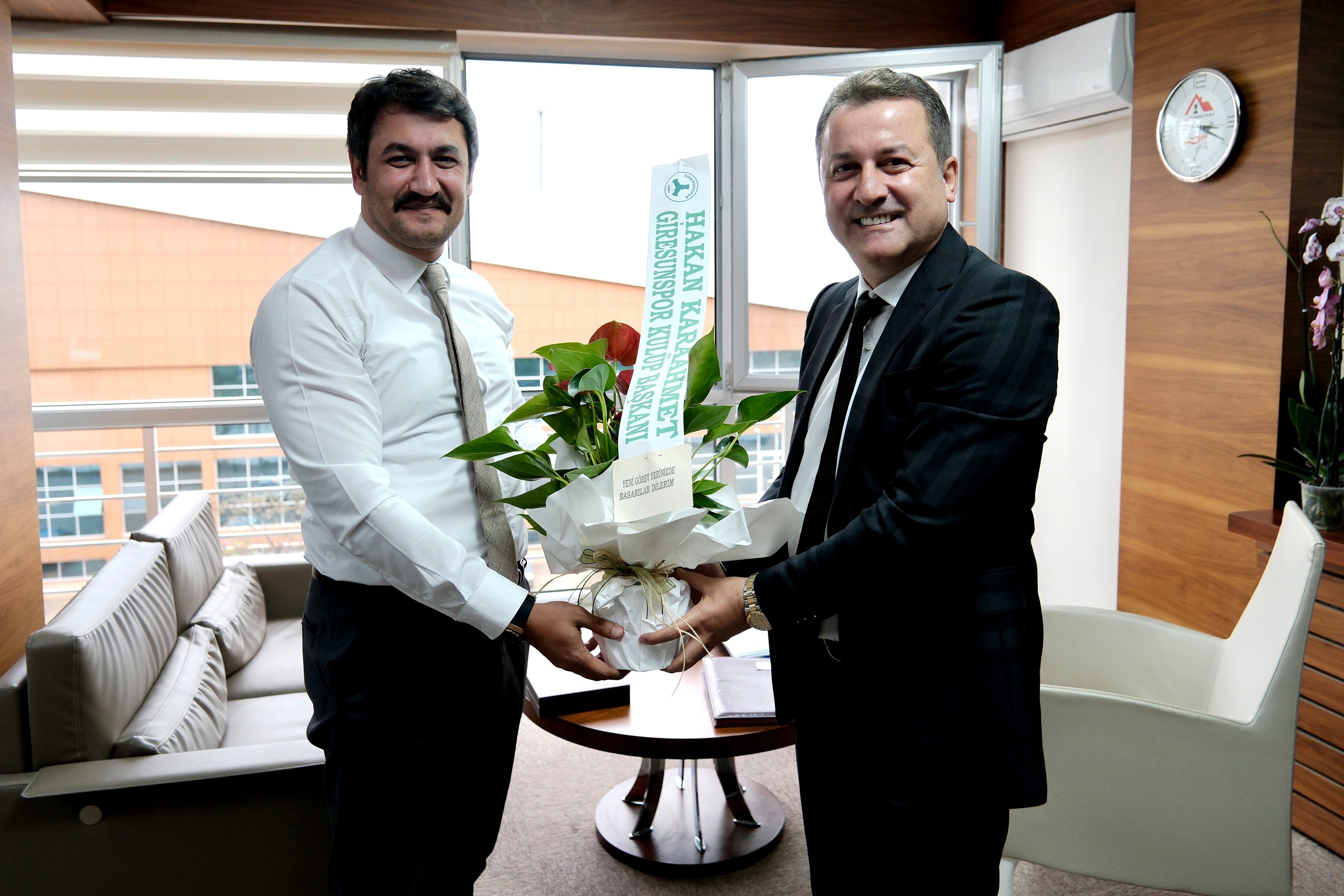 Başkanımız Hakan Karaahmet, Giresun Gençlik ve Spor İl Müdürlüğüne atanan Sayın İsmail Çalgan'ı makamında ziyaret etti.