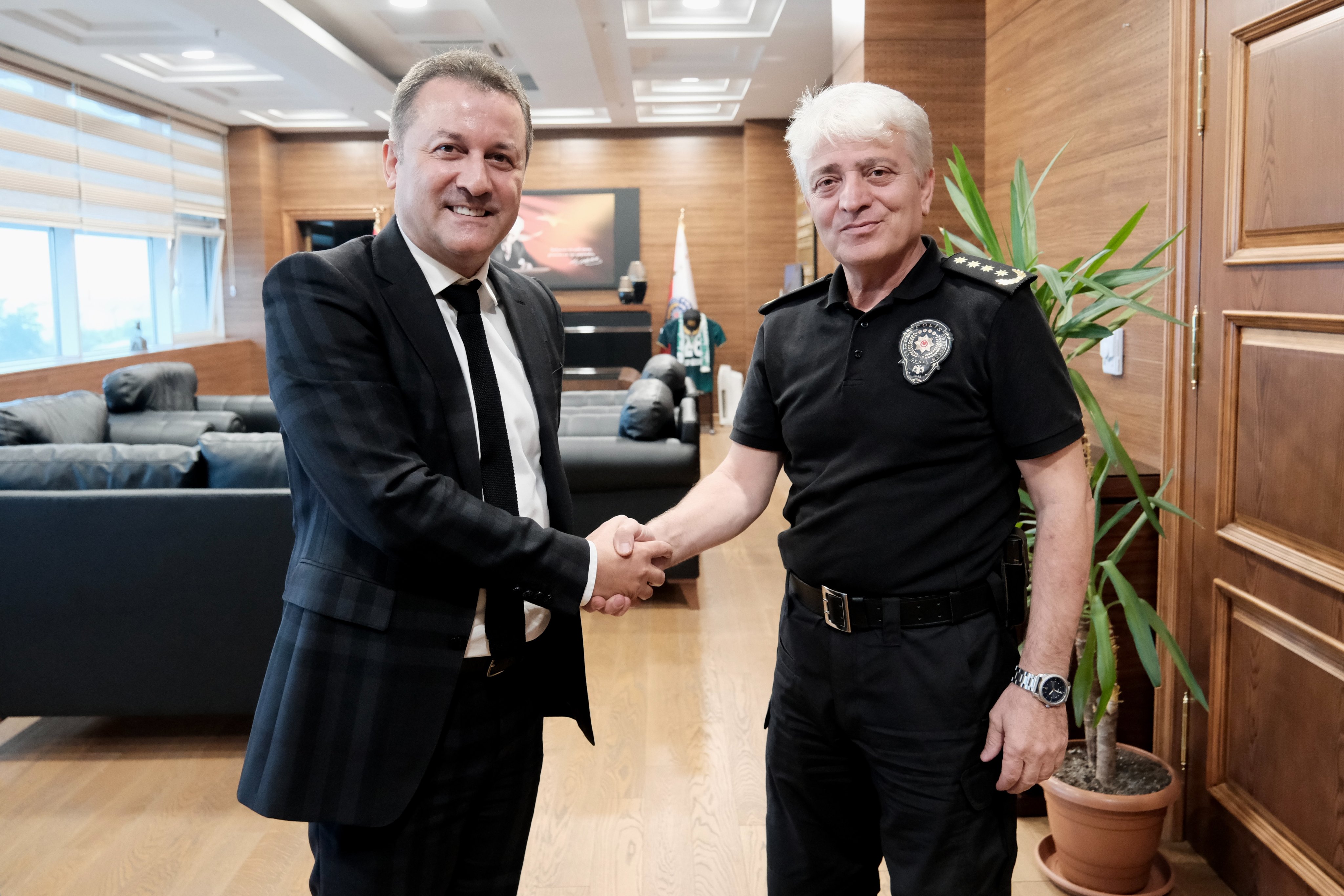 Başkanımız Hakan Karaahmet, Giresun Emniyet Müdürü Sayın Recep Güzelyazıcı'yı makamında ziyaret etti.
