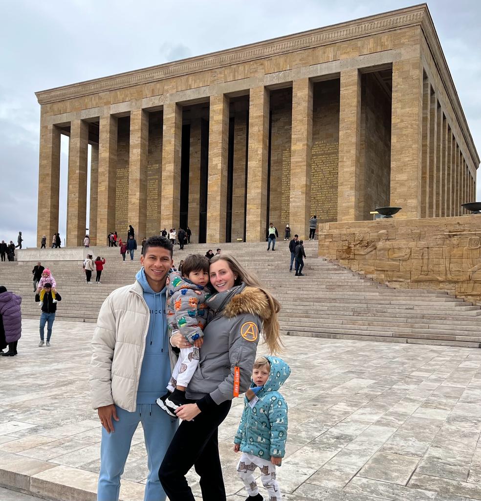 Futbolcumuz Alexis Pérez Anıtkabir'i ziyaret etti