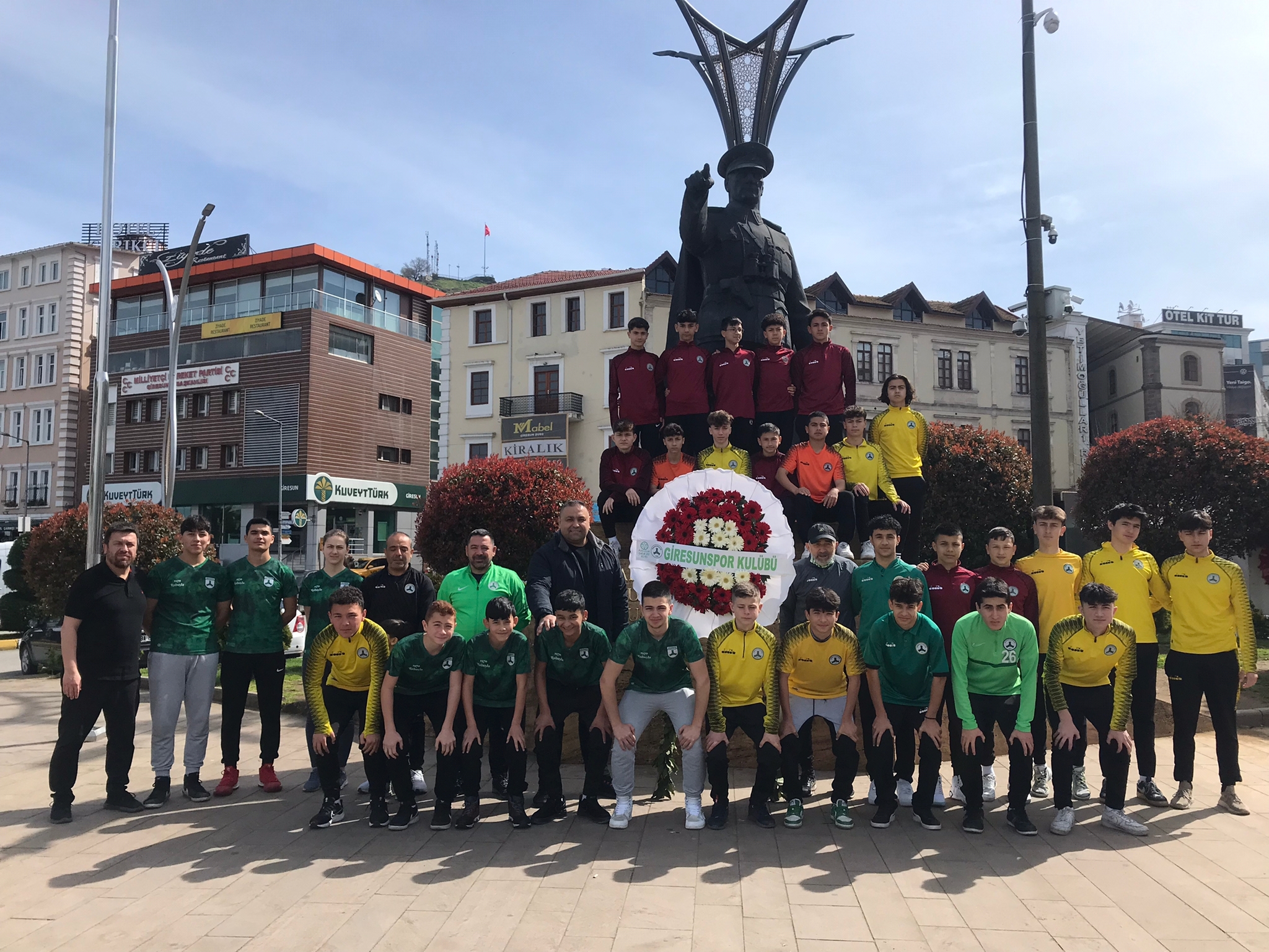 Giresunspor'un 56. kuruluş yıl dönümü Atatürk Meydanı'nda yapılan tören ile kutlandı