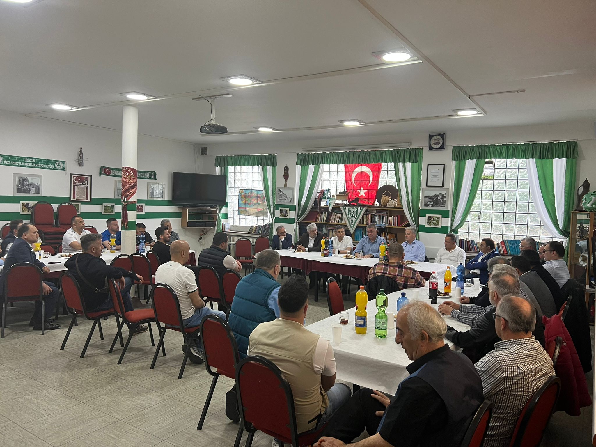 Başkanımız Nahid R. Yamak ve Teknik Direktörümüz İrfan Buz Mulheim'de Giresunspor sevdalıları ile buluştu.