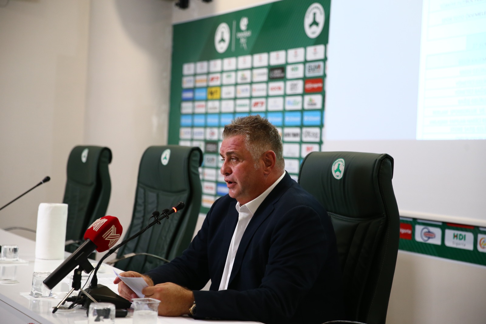 Başkanımız Nahid R. Yamak, Çotanak Spor Kompleksi’nde basın toplantısı düzenledi
