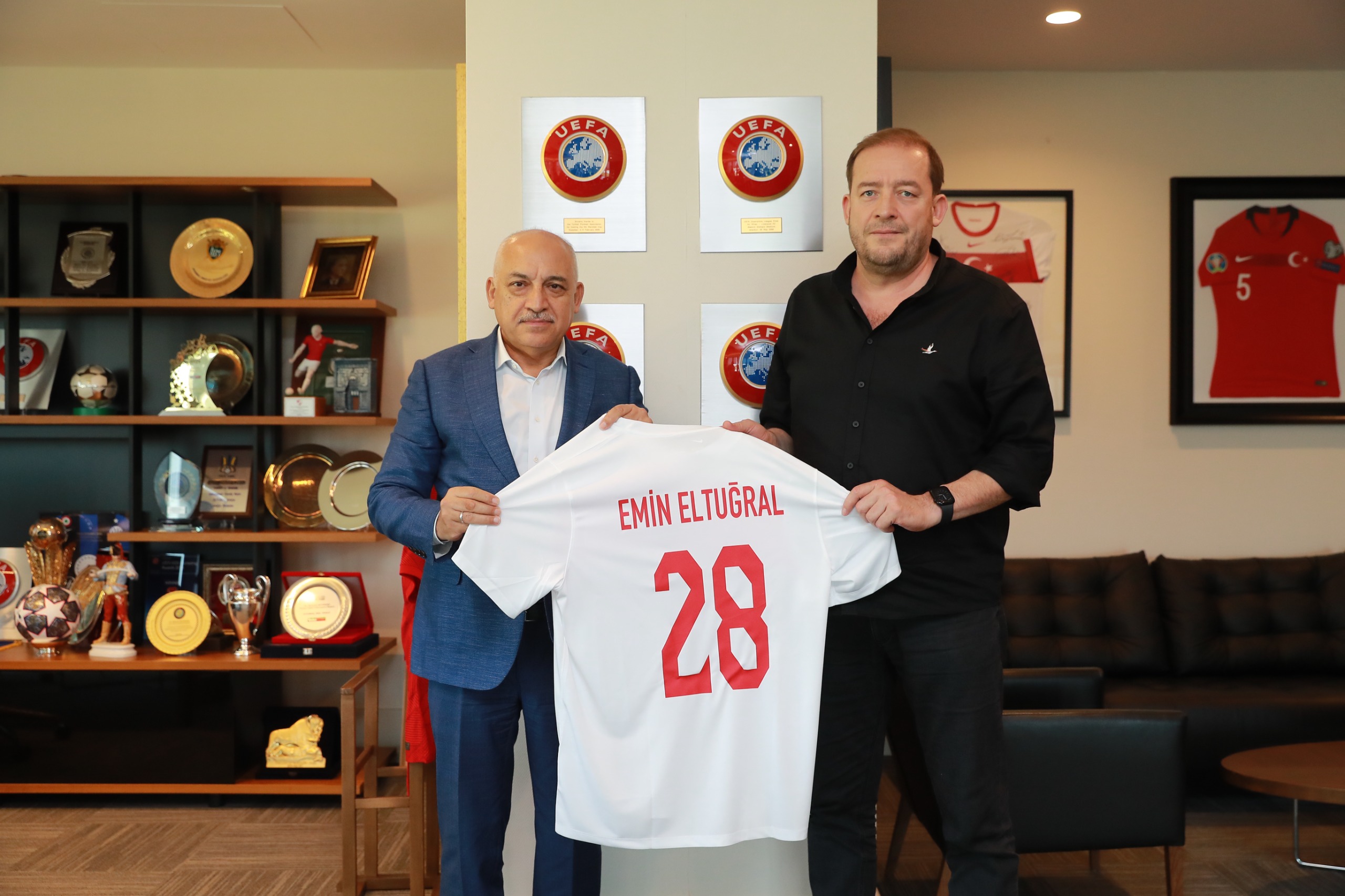 Başkanımız Emin Eltuğral ve Yönetim Kurulumuzdan TFF Başkanı Mehmet Büyükekşi'ye ziyaret