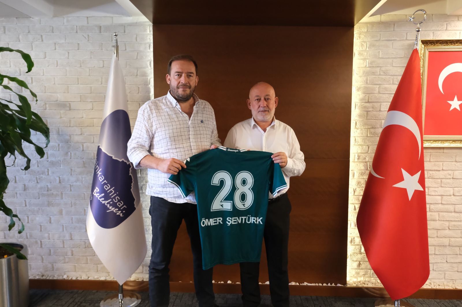 Başkanımız Emin Eltuğral ve Yönetim Kurulumuzdan Şebinkarahisar Belediye Başkanı Ömer Şentürk'e ziyaret