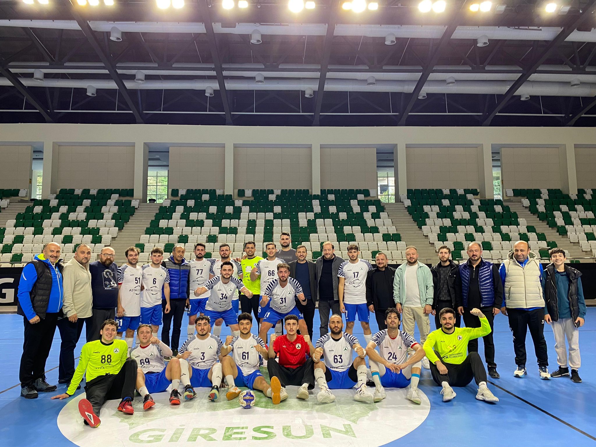 Hentbol Takımımız 2'de 2 yaparak yoluna devam ediyor