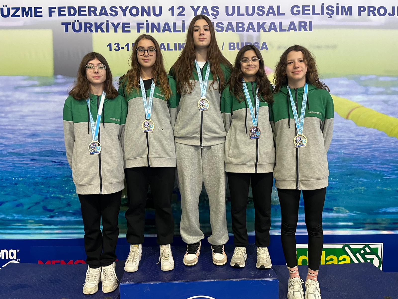 Yüzme takımımızdan büyük başarı