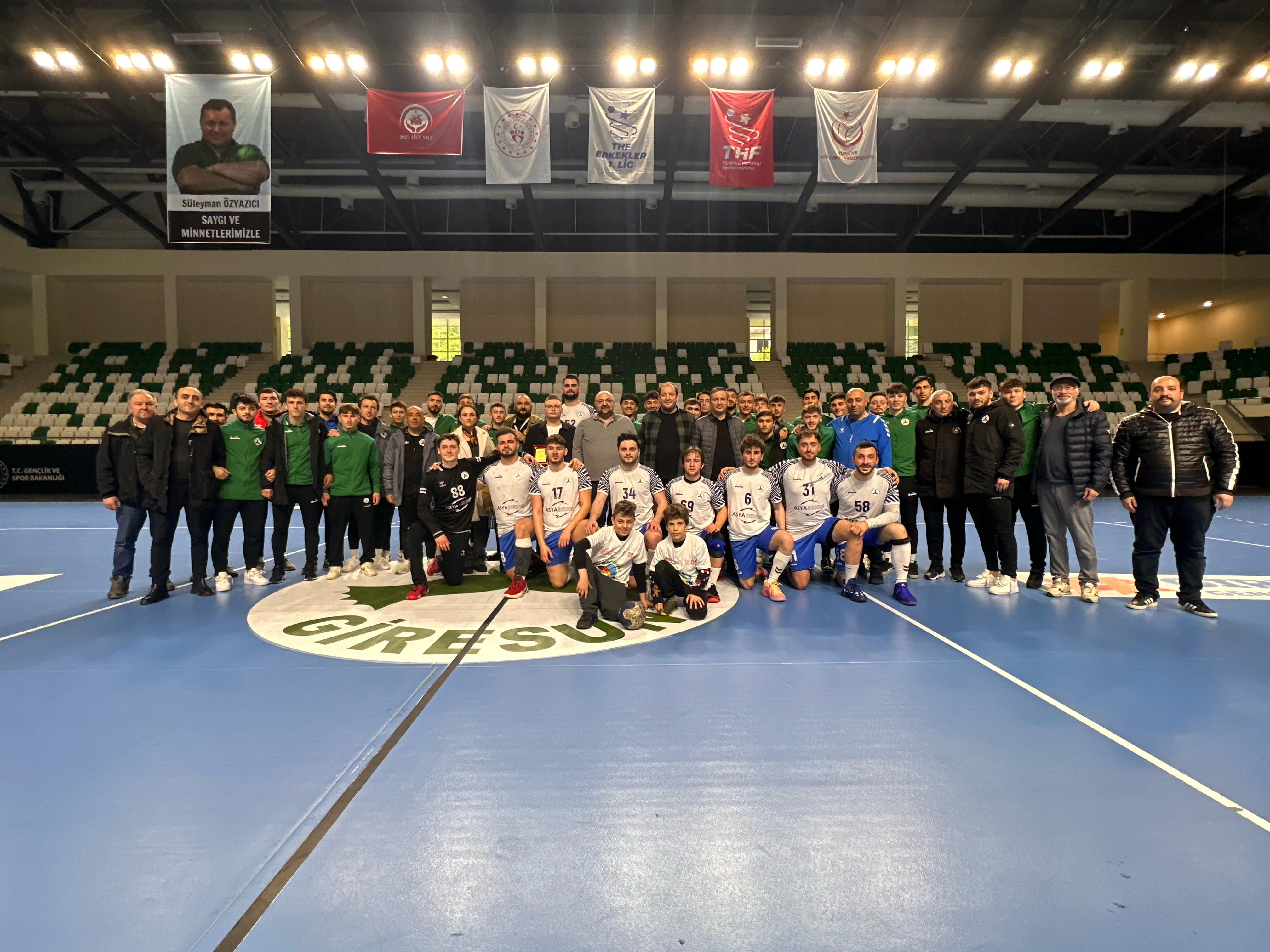 Hentbol Takımımız 2024/25 sezonu Erkekler 1. Lig Play-off yarı final müsabakaları için Ankara'da parkeye çıkıyor