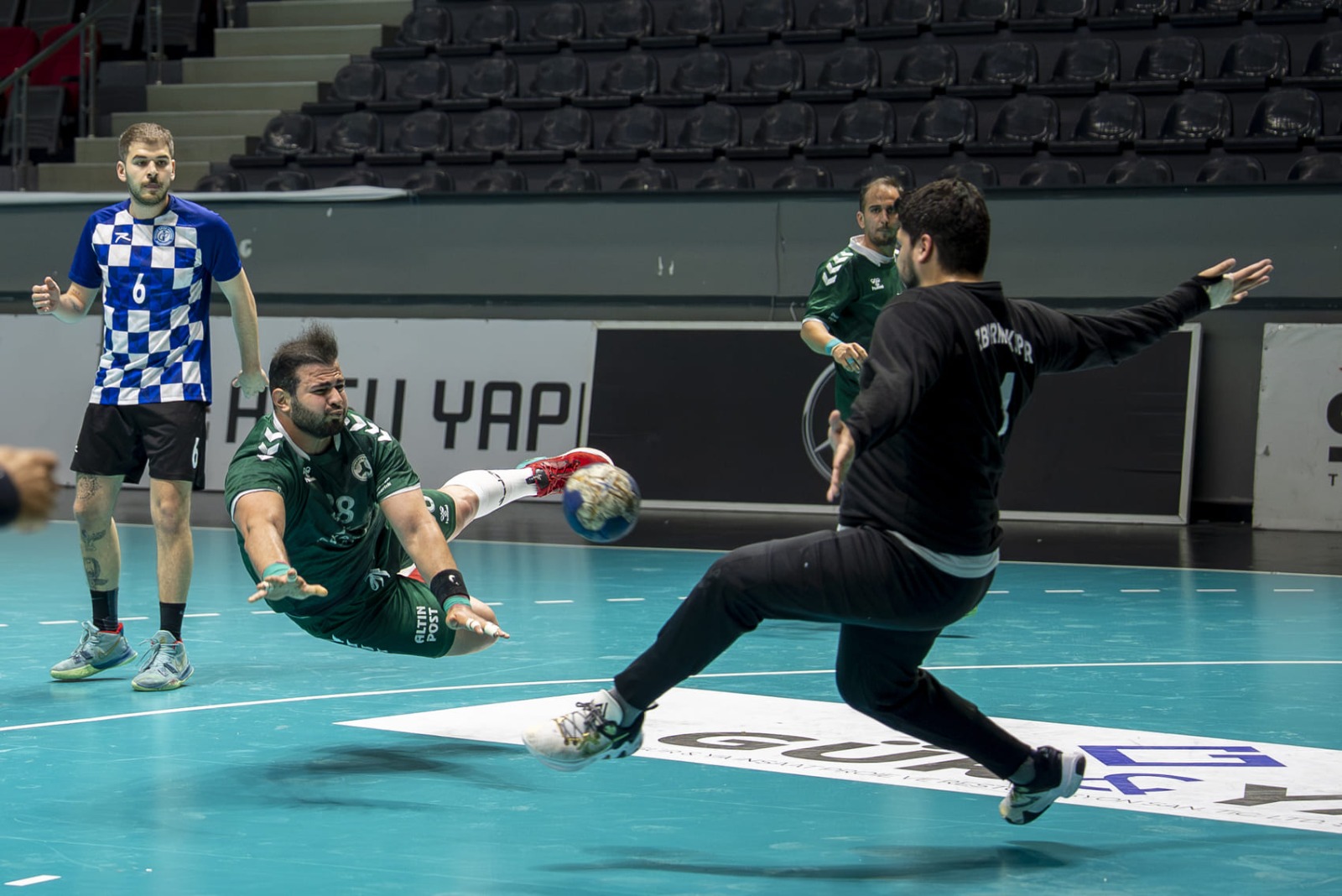 Kadromuzu Süper Lig tecrübesine sahip, takımımıza katkıda bulunacak oyuncularla takviye ettik