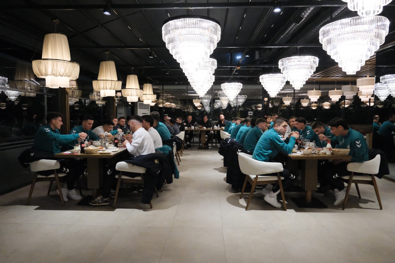 Futbol A takımımız moral yemeğinde bir araya geldi