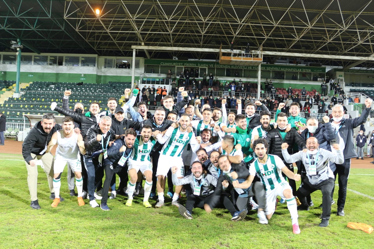 İLK YARIYI LİDER BİTİRİYORUZ
