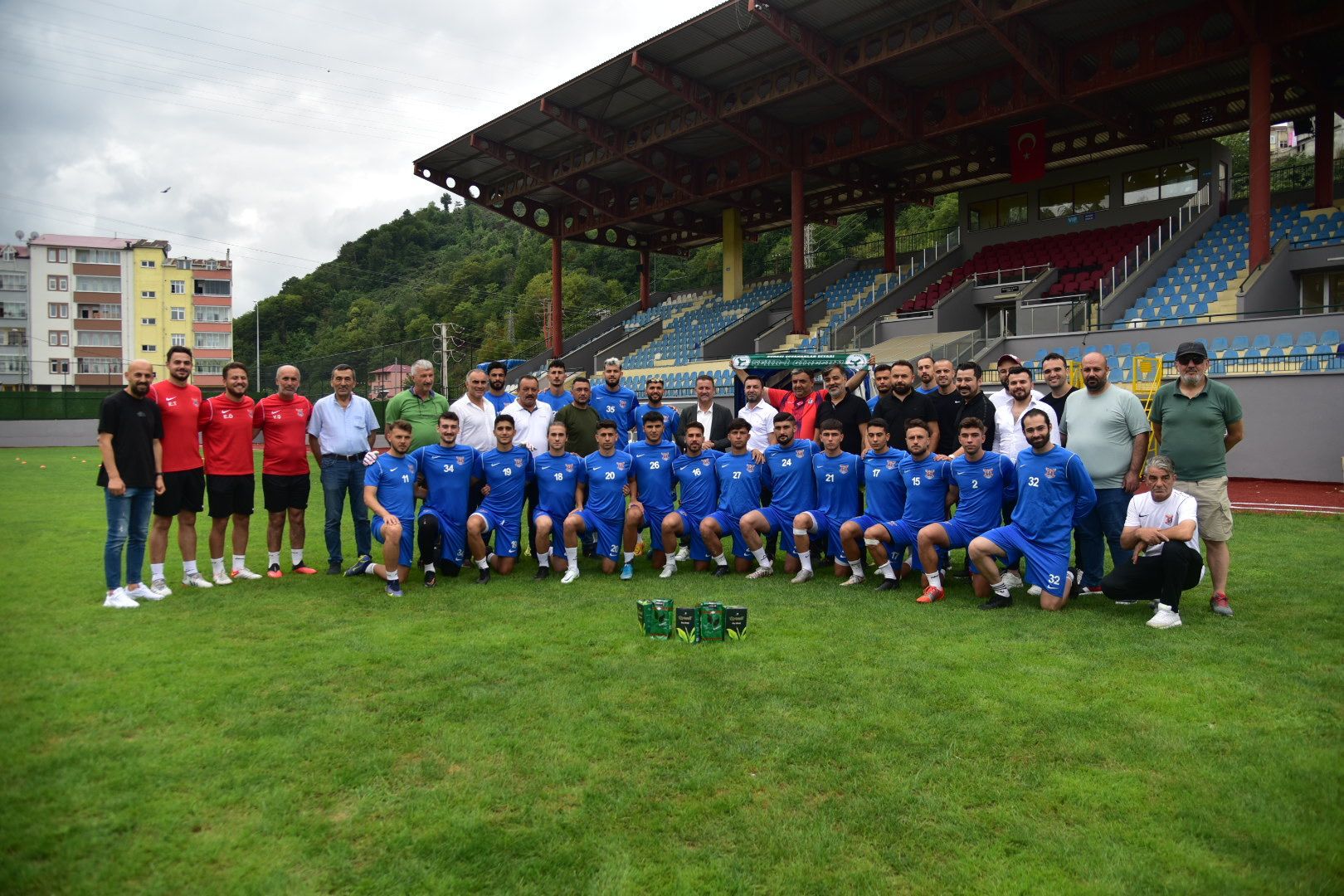 Başkanımız Hakan Karaahmet ve Yönetim Kurulu Üyelerimiz Amber Çay Eynesil Belediyespor antrenmanını ziyaret Etti
