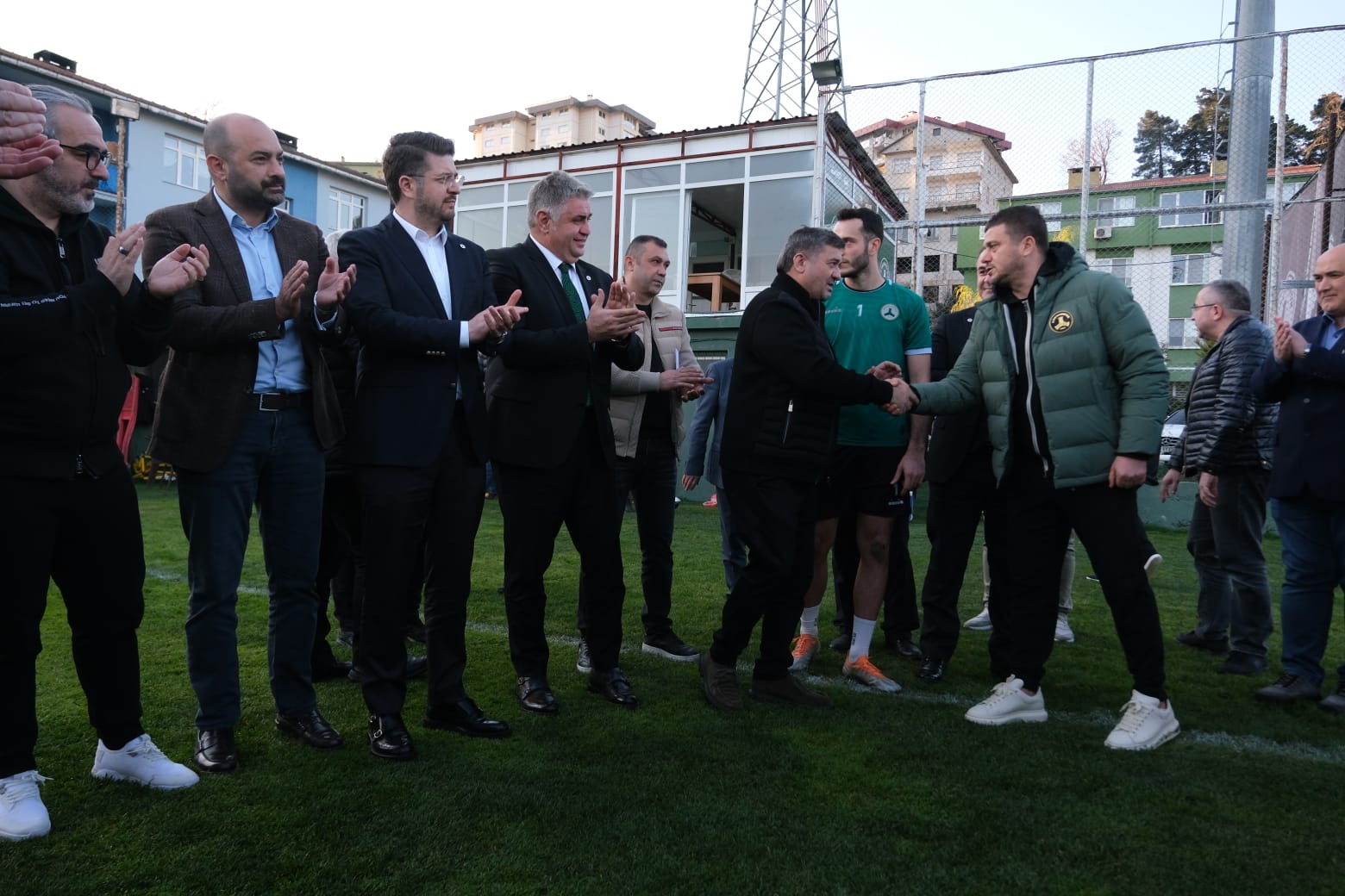 Belediye Başkanımız Aytekin Şenlikoğlu takımımızın antrenmanını ziyaret etti