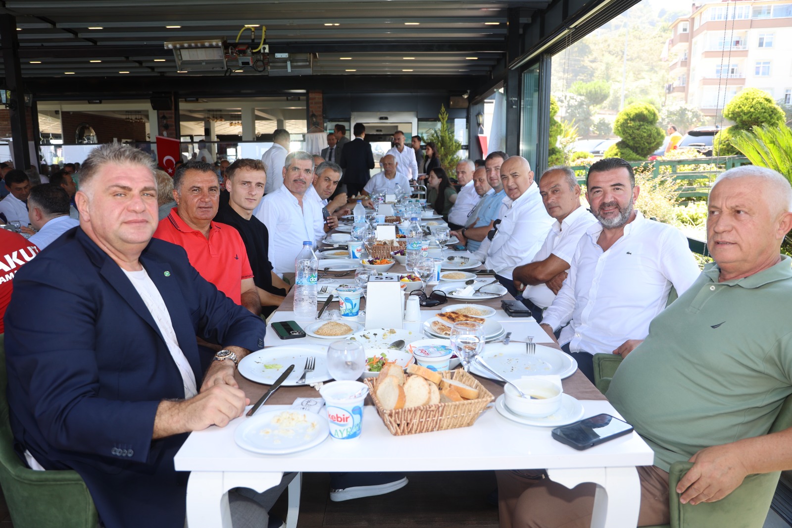 Başkanımız Nahid R. Yamak, Yönetim Kurulu Üyelerimiz, Teknik Direktörümüz Mustafa Kaplan ve Futbolcumuz Erol Can Akdağ, Vali Enver Ünlü için düzenlenen veda yemeğine katıldı