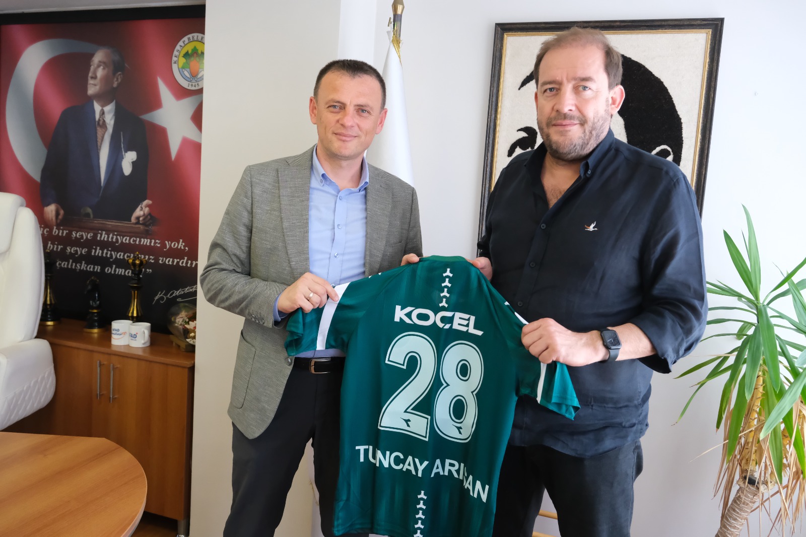 Başkanımız Emin Eltuğral ve Yönetim Kurulumuzdan Keşap Belediye Başkanı Tuncay Arışan'a ziyaret