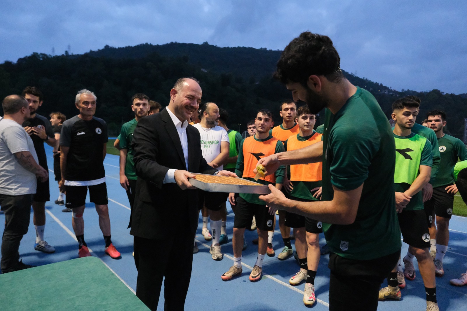 Giresun Valimiz Sayın Mehmet Fatih Serdengeçti bu akşam yapılan antrenmanımızı ziyaret etti