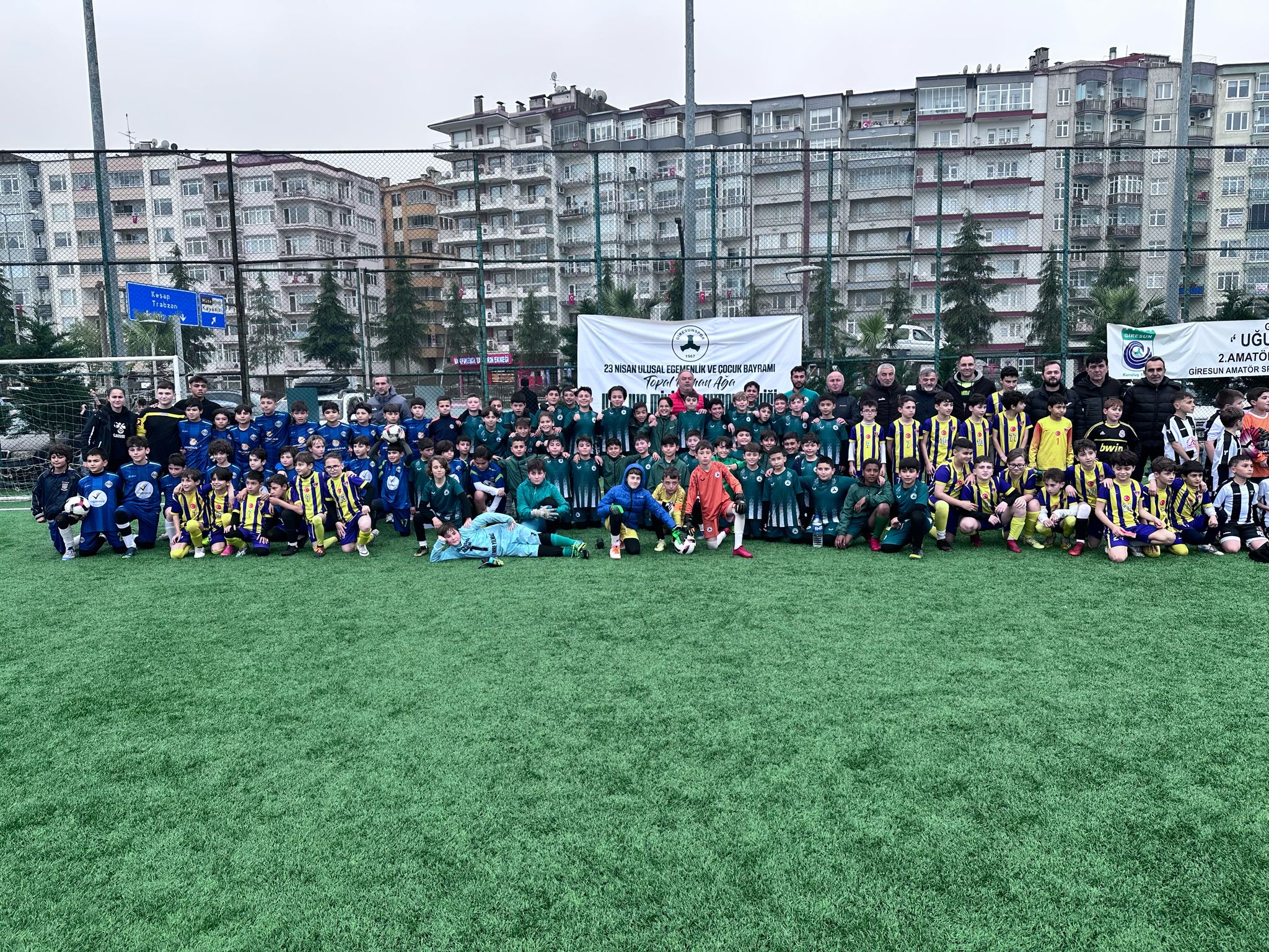 Kulübümüz tarafından organize edilen 23 Nisan Ulusal Egemenlik ve Çocuk Bayramı Topal Osman Ağa U11- U12 Futbol Şenliği gerçekleştirildi.