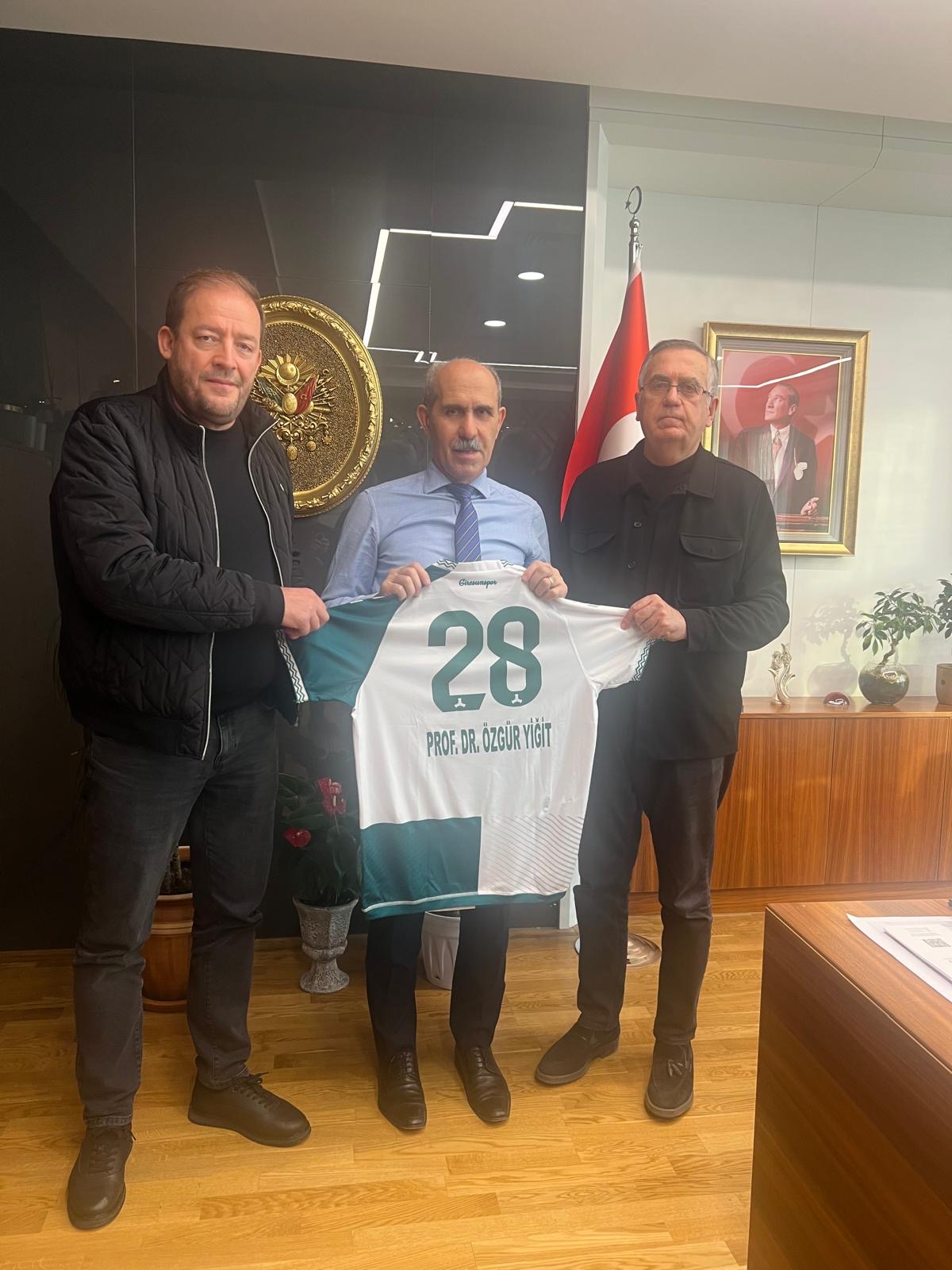 Başkanımız Emin Eltuğral ve Genel Sekreterimiz İbrahim Güler'den Prof.Dr. Özgür Yigit'e ziyaret